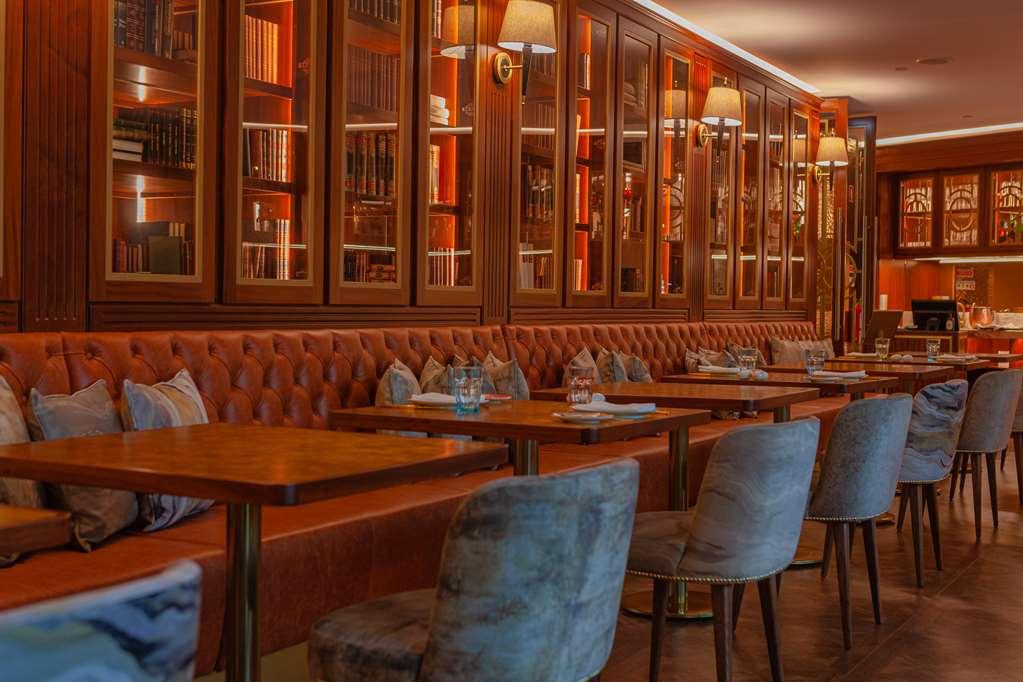 Wine & Books Lisboa Hotel Restaurant foto Interior of the restaurant