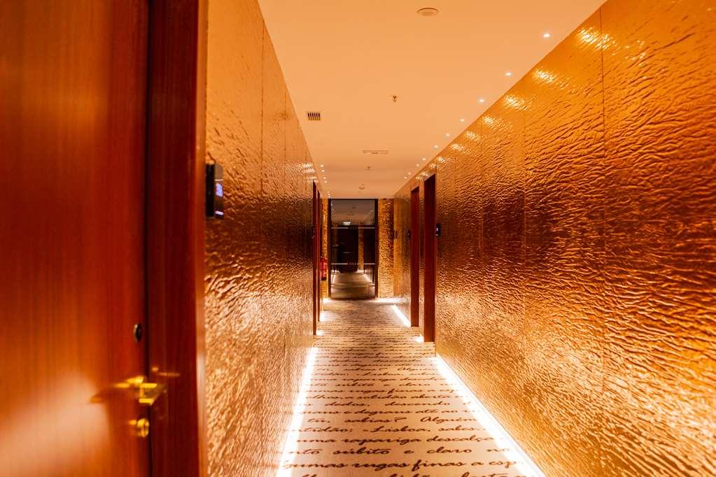 Wine & Books Lisboa Hotel Facilități foto A corridor at the hotel