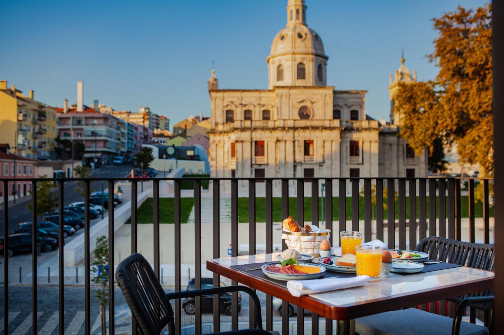 Wine & Books Lisboa Hotel Exterior foto Breakfast at the hotel