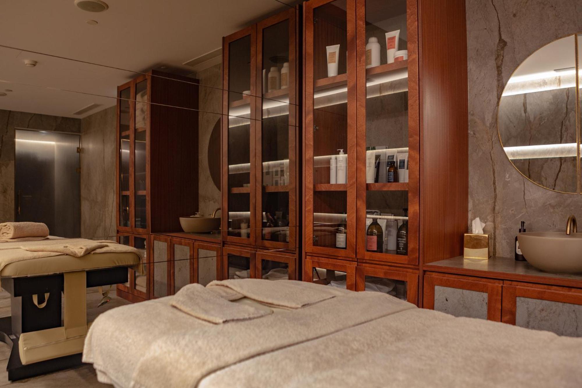 Wine & Books Lisboa Hotel Exterior foto Spa at the Four Seasons Hotel, Hong Kong