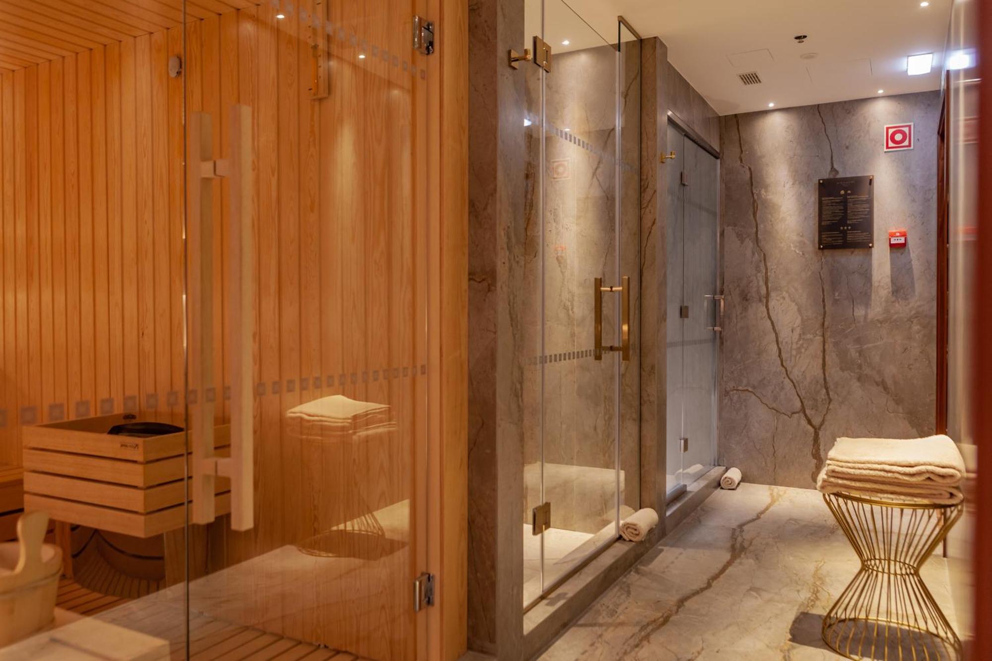 Wine & Books Lisboa Hotel Exterior foto A shower room