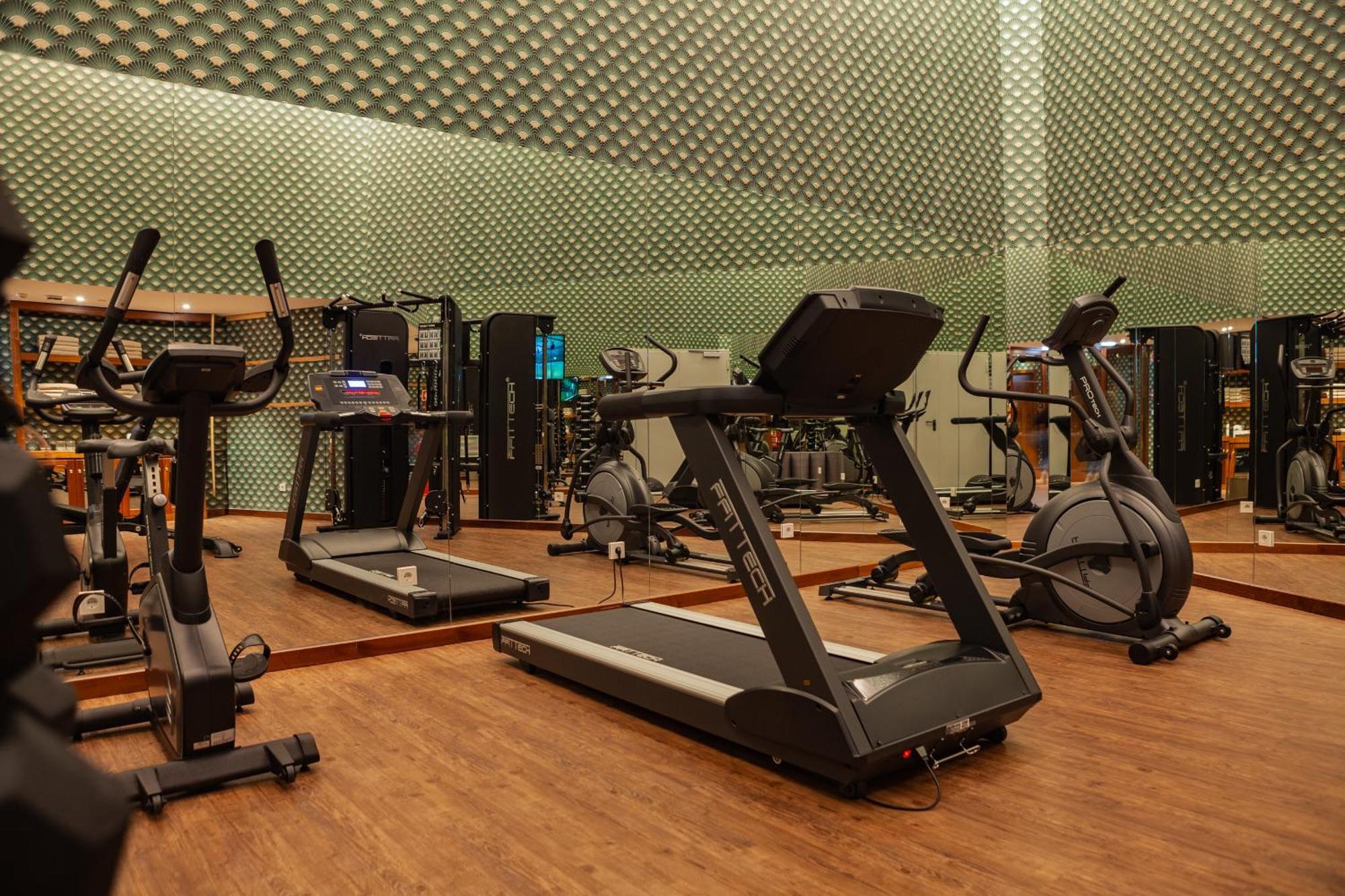 Wine & Books Lisboa Hotel Exterior foto A gym in a hotel